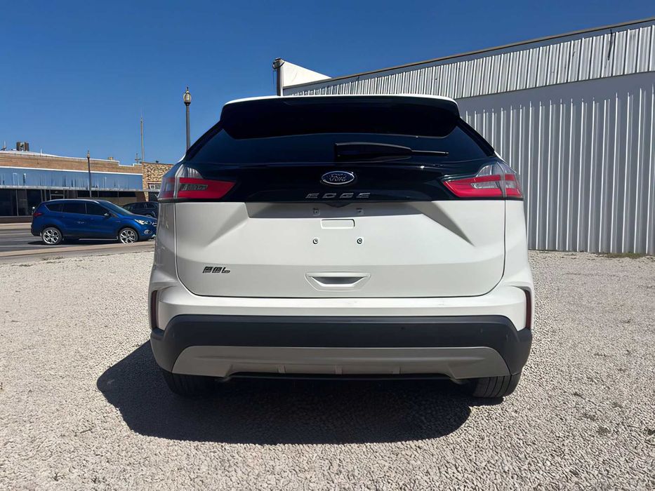 Ford Edge      2021
