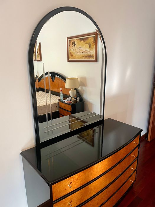 Cómoda de quarto lacado preto e madeira + espelho