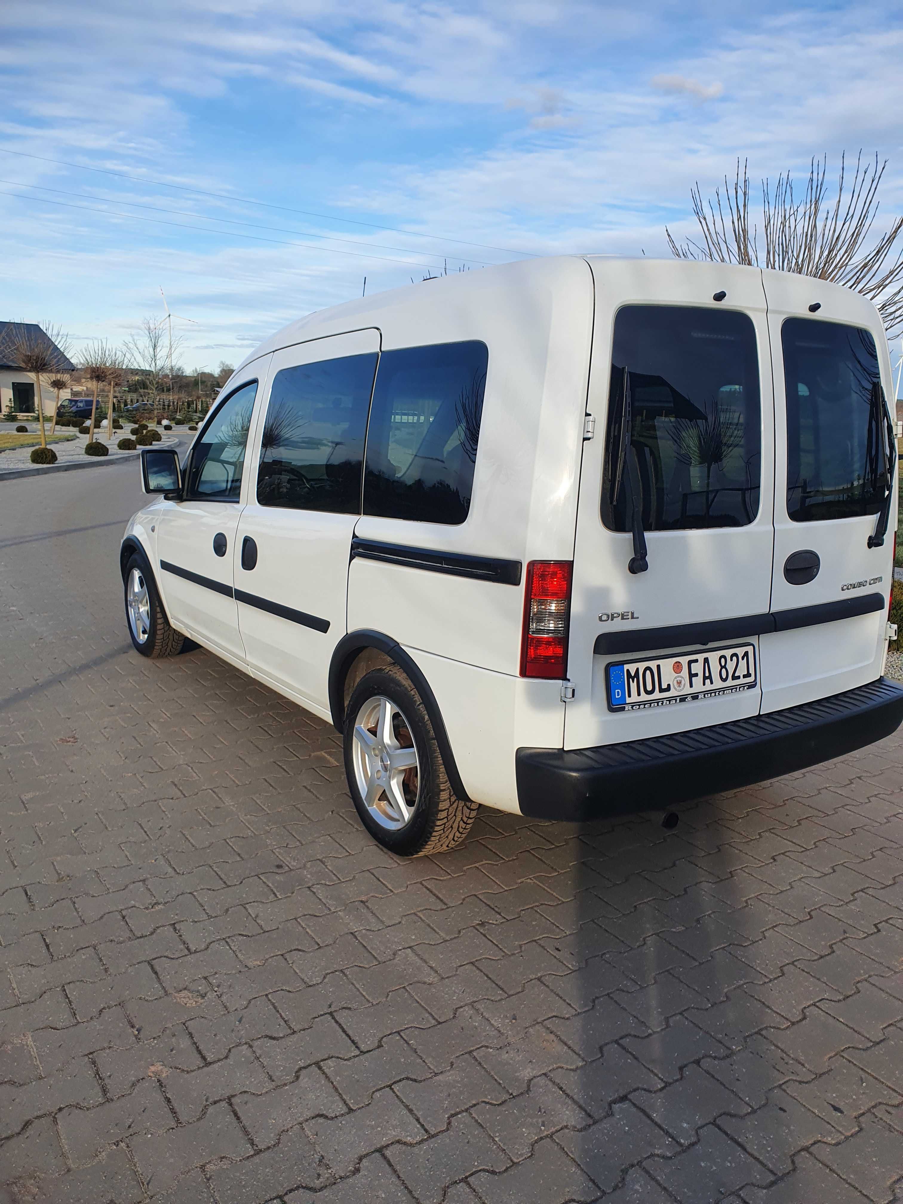 Opel combo 2011 rok 1.3 cdti