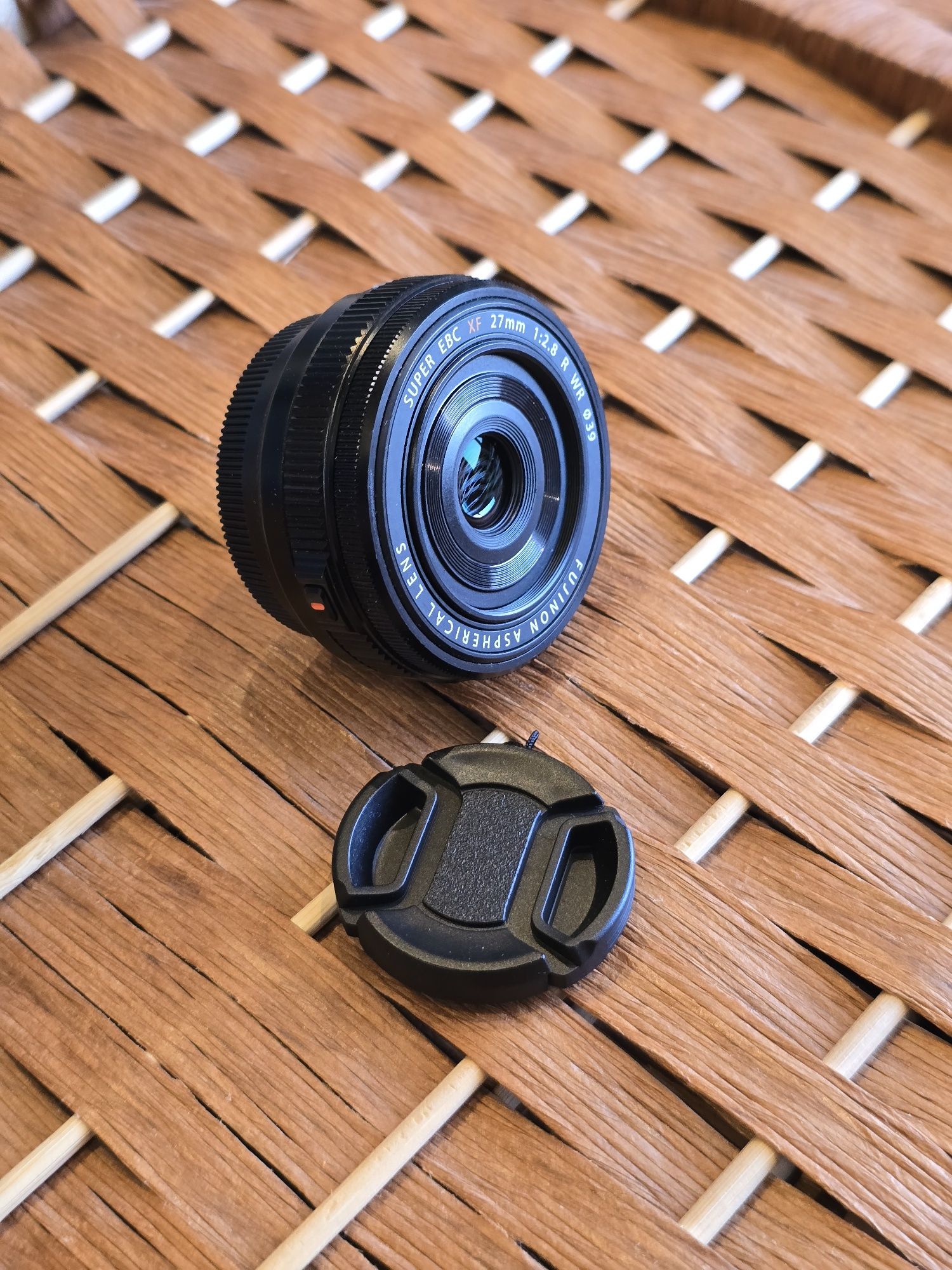 Fujifilm 27mm f2.8 WR. (Como vova)