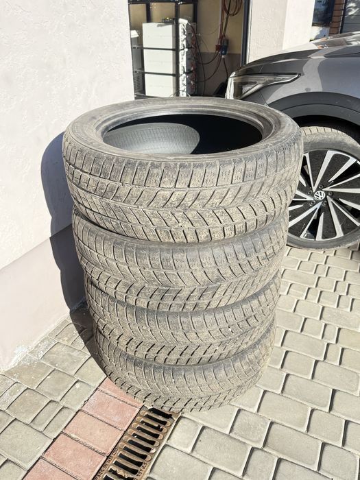 Автошини зимові 235/55/20