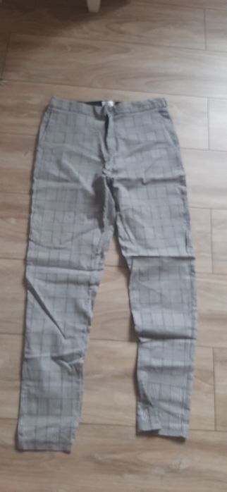 Spodnie w pasie gumka ,zamek ,guzik roz L/XL