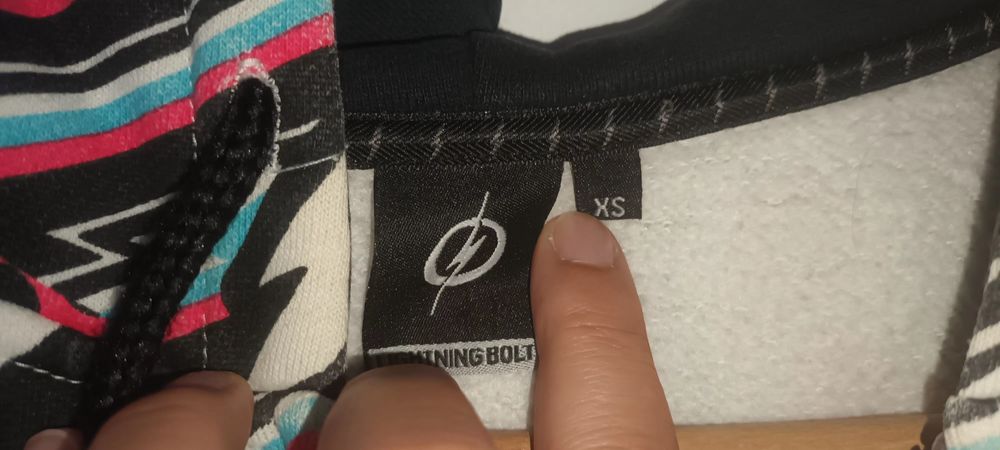 Casaco com fecho Lightning Bolt XS- medidas nas fotografias