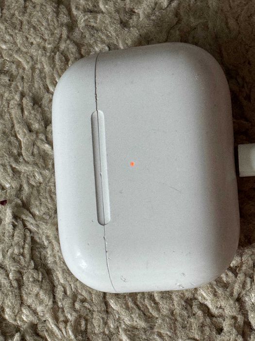 Кейс для наушников Apple Airpods