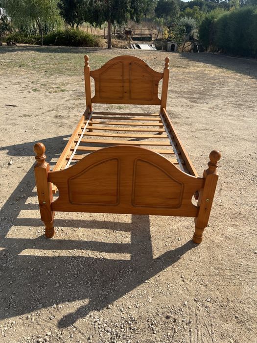 Cama de Pinho Mel