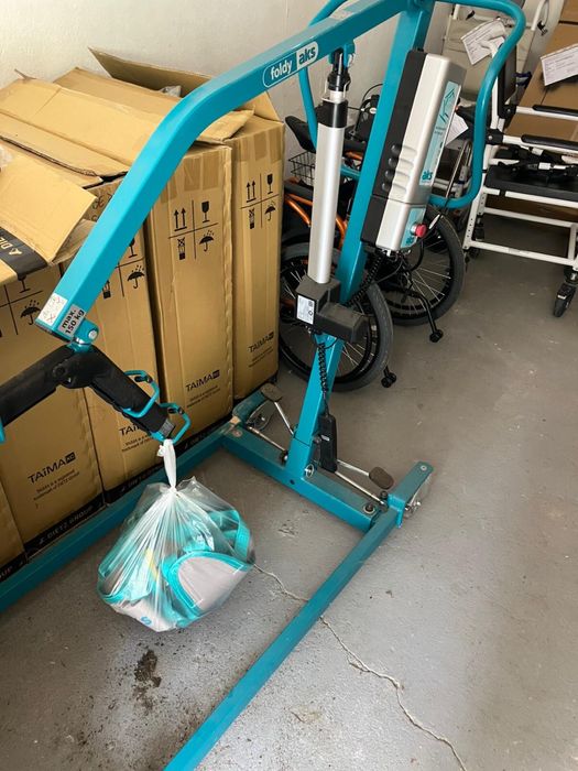 Podnośnik pacjenta AKS  super stan Nowa bateriia