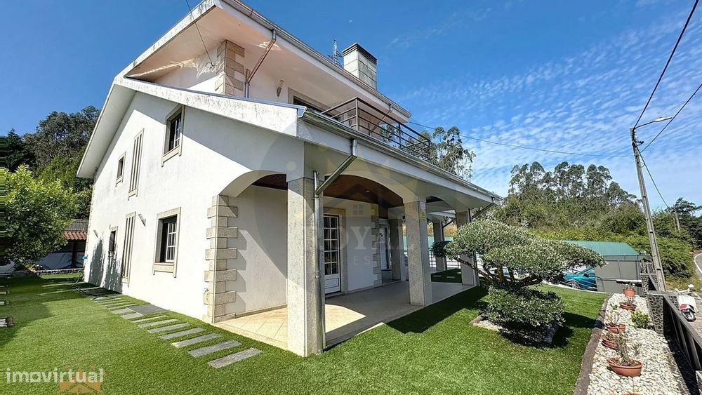 Moradia Isolada T4 em Arrifana –