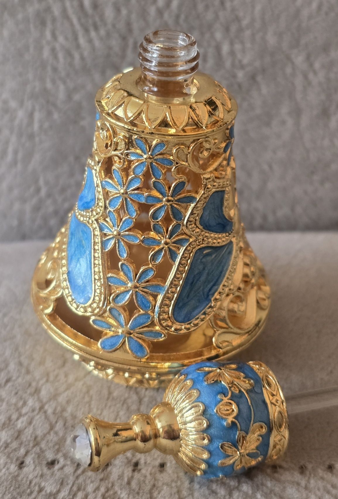 Piękny flakon buteleczka pojemnik na perfumy złocona w stylu Faberge.