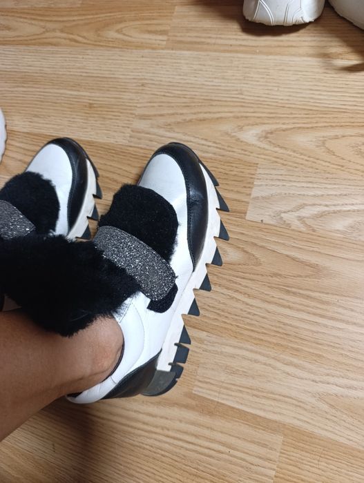 Оригінальні кросівки із натуральної шкіри на осінь