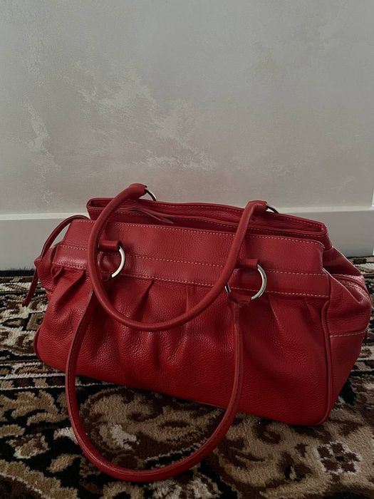 Сумка червоного кольору жіноча