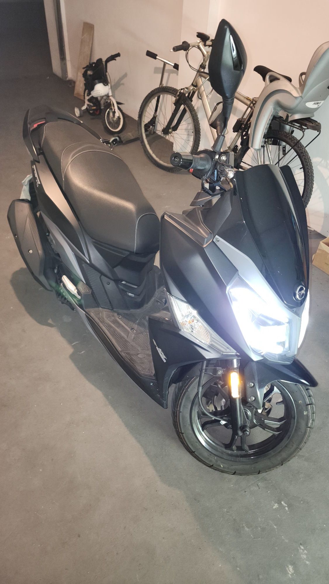 Vendo/troco moto sym jet 14 ano 2022.