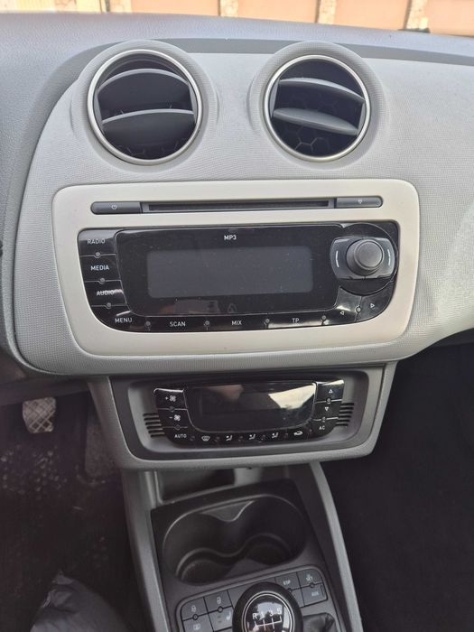 Seat Ibiza IV  bogate wyposażenie