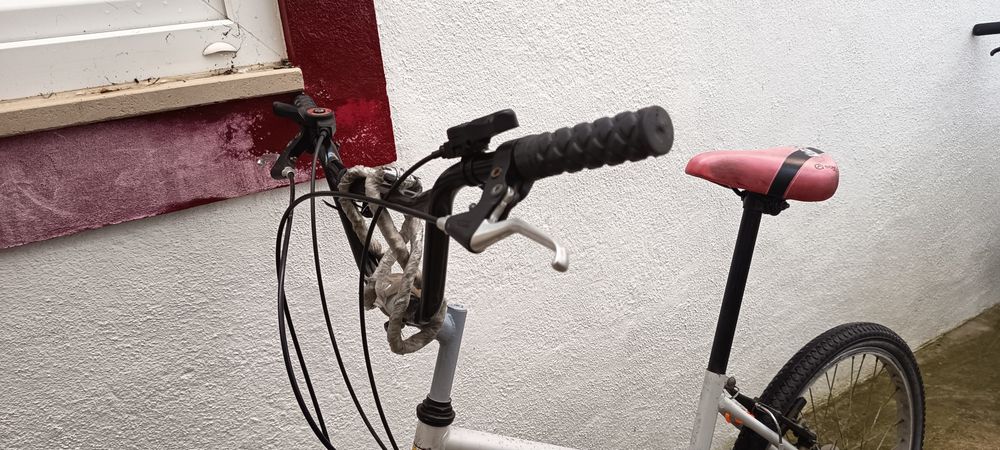 Vendo 3 bicicletas... Aro 20" , 24" e 26