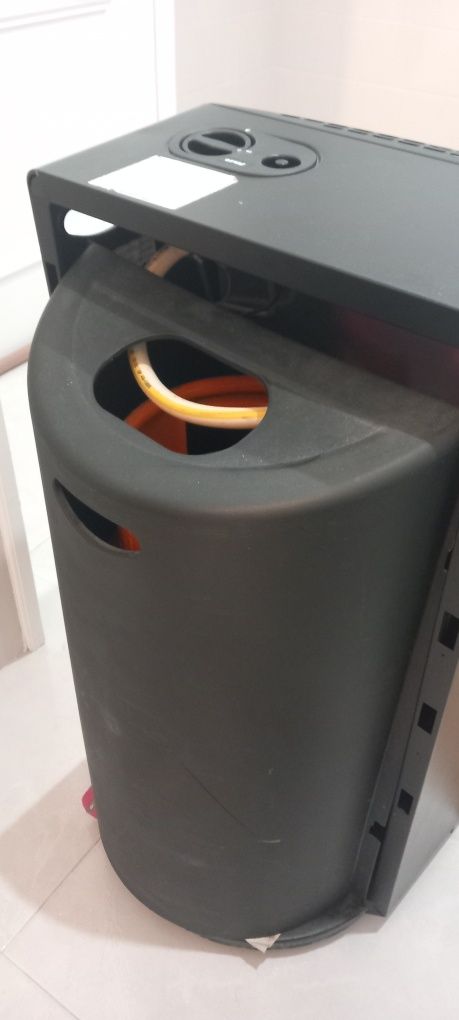 Aquecedor a gás preto