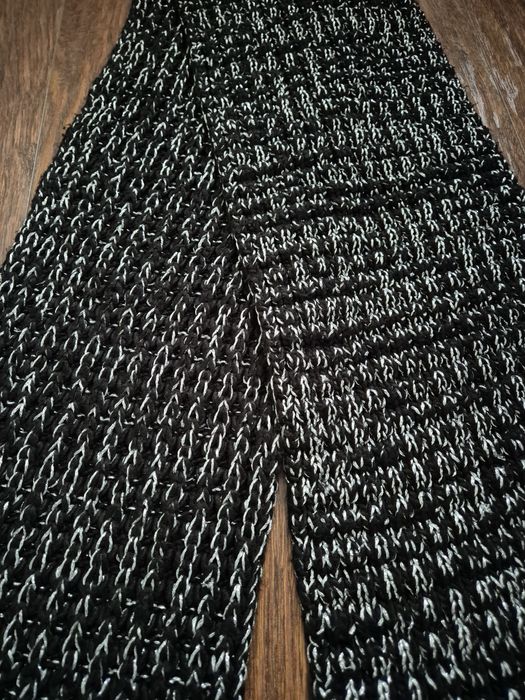 Guess oryginalny damski czarny szalik