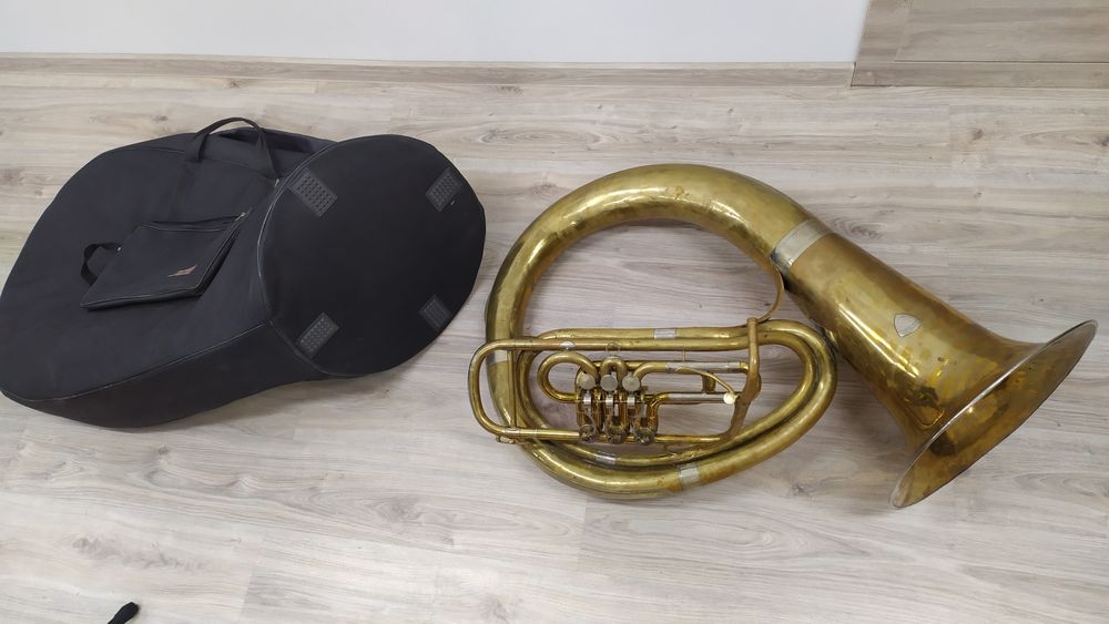 Helikon B ( Sakshorn basowy, tuba )