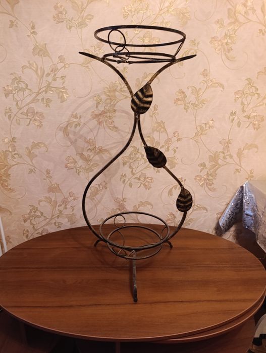 Підставка для квітів, кована