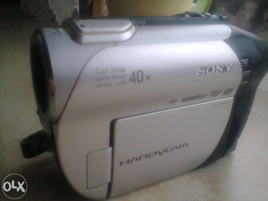 Продам видео камеру Sony DСR-DVD106Е