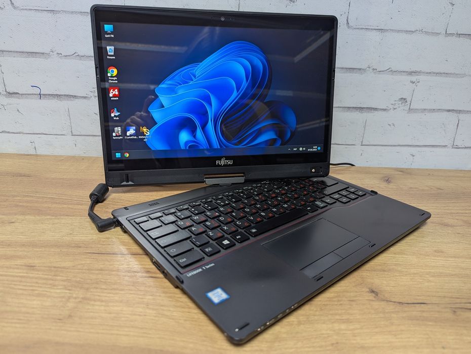 Крутий, стильний , 4-х ядерний ноутбук Fujitsu T938