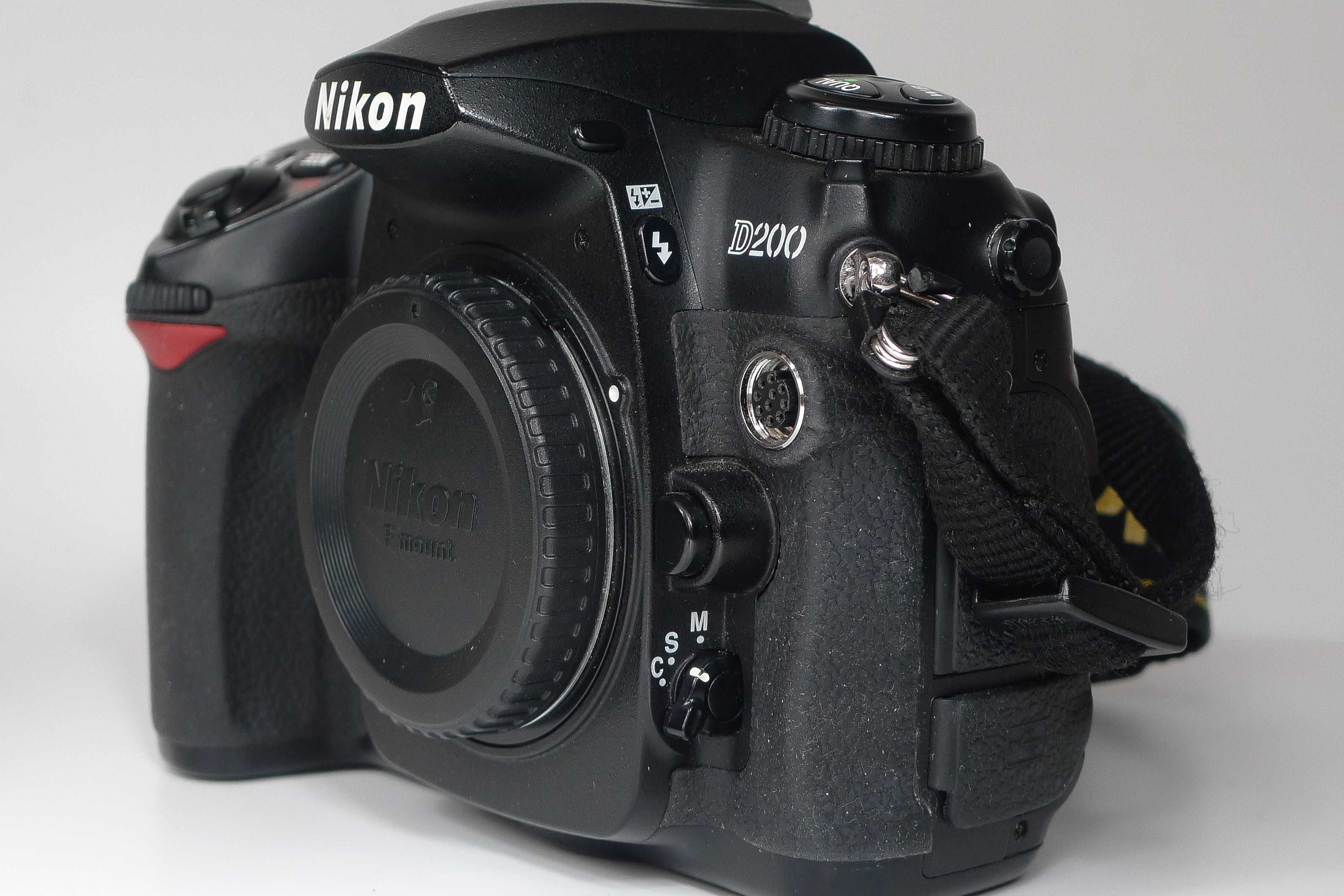 Nikon D200 aparat w dobrym stanie, przebieg 35700 zdjęć