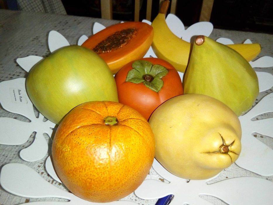 Frutas decorativas em cerâmica