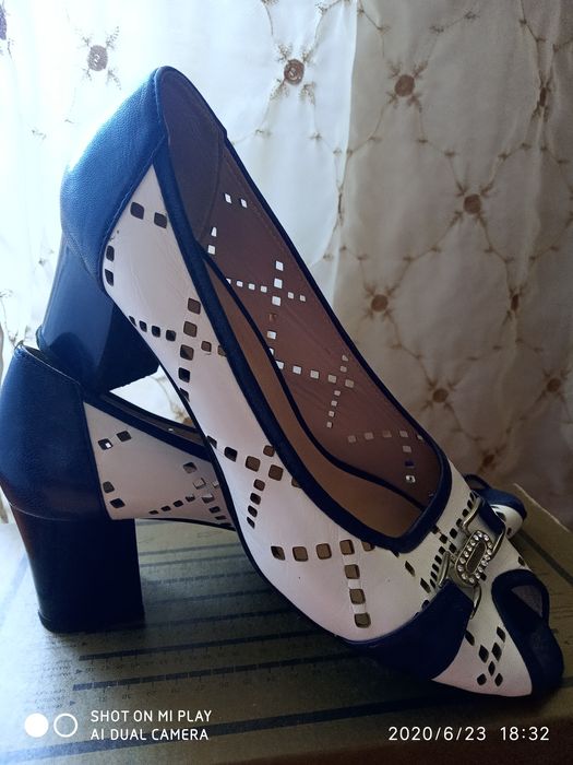 Туфлі-босоніжки  жіночі