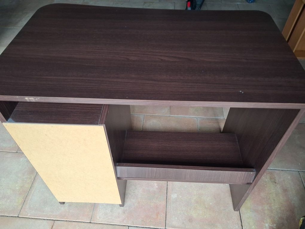 Biurko ciemny orzech blat 89x51