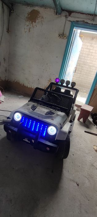 Дитячий електромобіль джип Jeep Wrangler Bambi