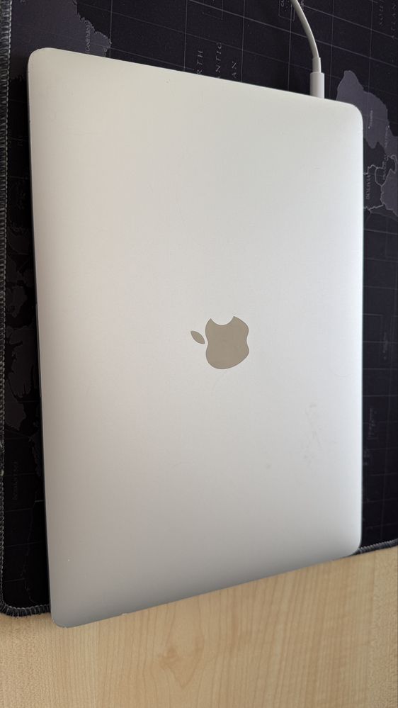 MacBook Pro 13” 2019 icloud on