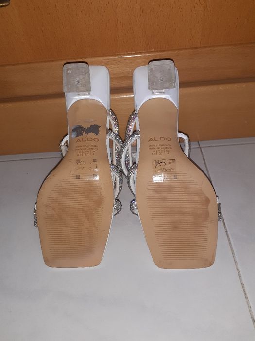Sandálias prateadas brilhantes ( Aldo) C/ Novas