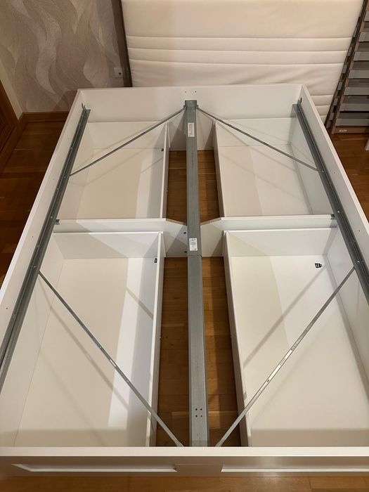 Cama com arrumação Brimnes