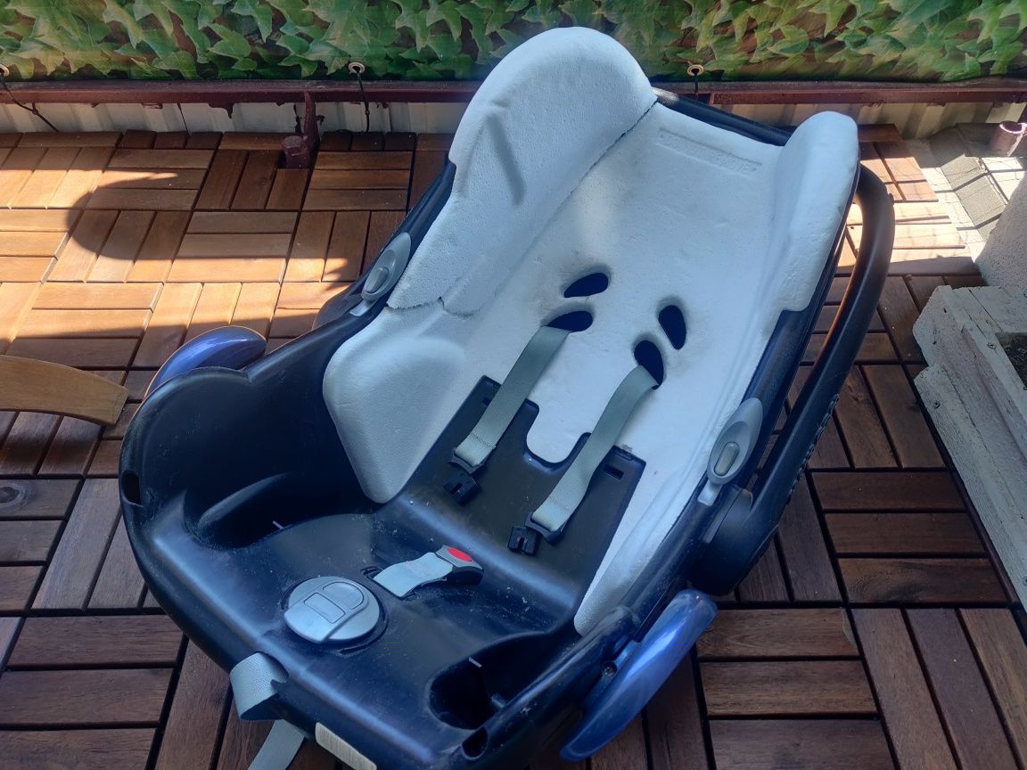 Fotelik dla dziecka do samochodu Maxi Cosi, pęknięty styropian