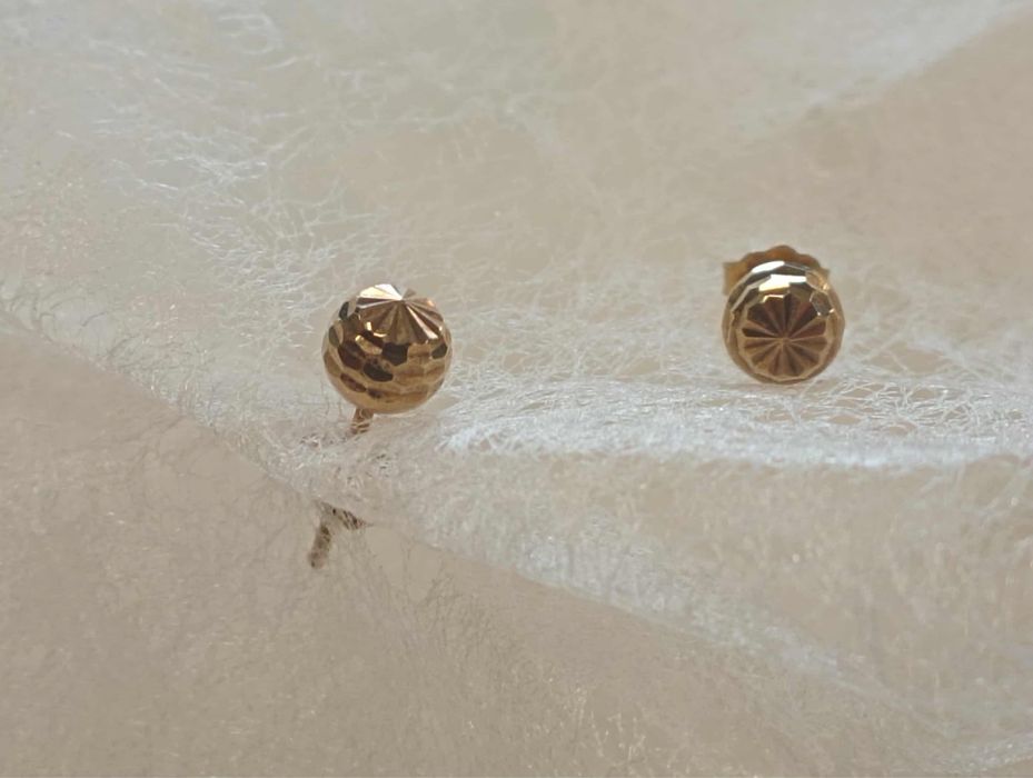 Zlote kolczyki 333 waga 0.94 g