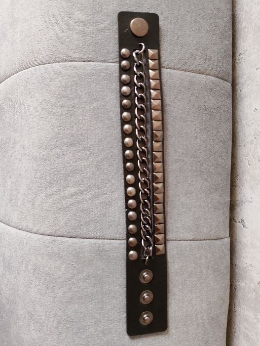 Czarna bransoleta na rękę skórzana z ćwiekami