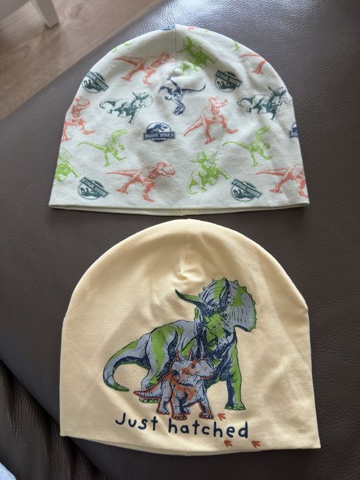 Czapki jurassic world 12-36 miesięcy