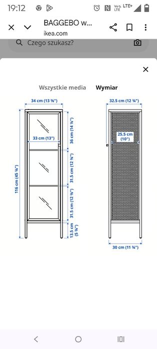 Witrynka ze szklanymi półkami