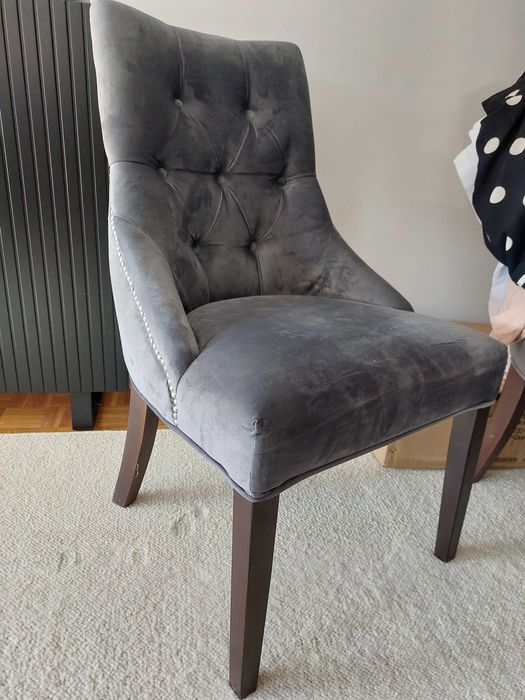4 Krzesła tapicerowane glamour pikowane guzikami i pinezkami