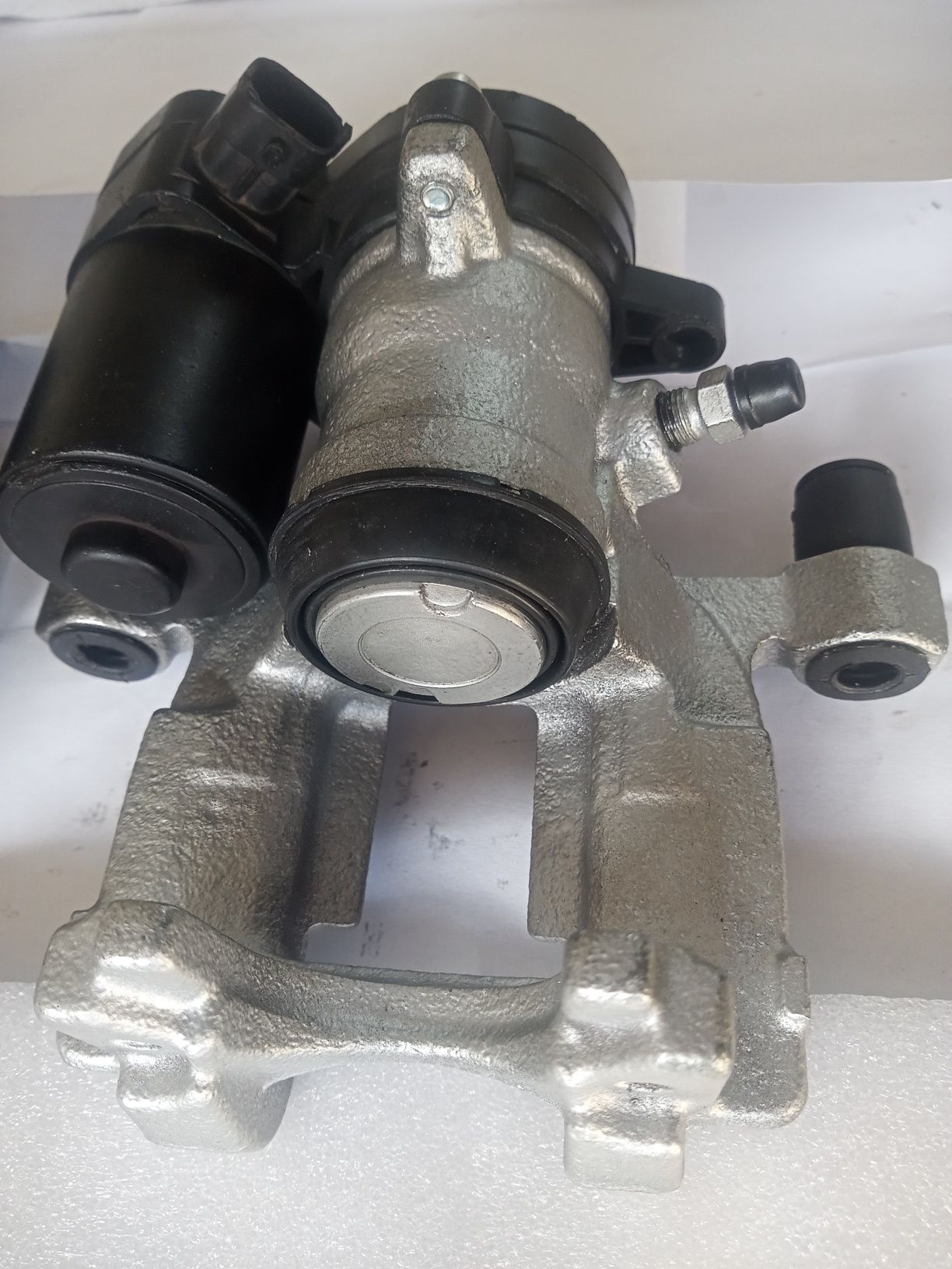 Zacisk Hamulcowy Mazda CX5,Audi A8.A6,A4.A5,PASSAT B5,B6,B7