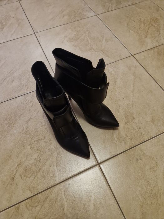 Продам жіноче взуття