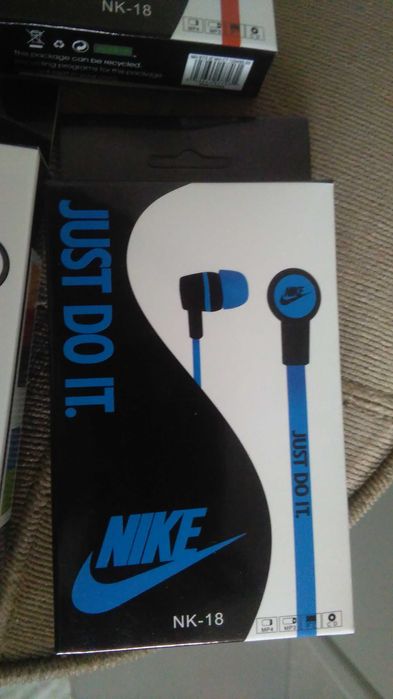 Phones em caixa da marca Nike
