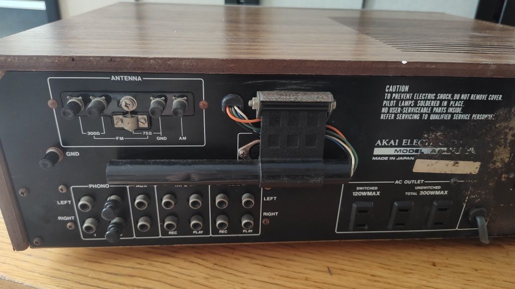 Akai AA 1050 amplituner