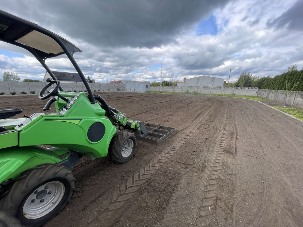 Roboty ziemne usługi minikoparka miniładowarka AVANT JCB bobcat