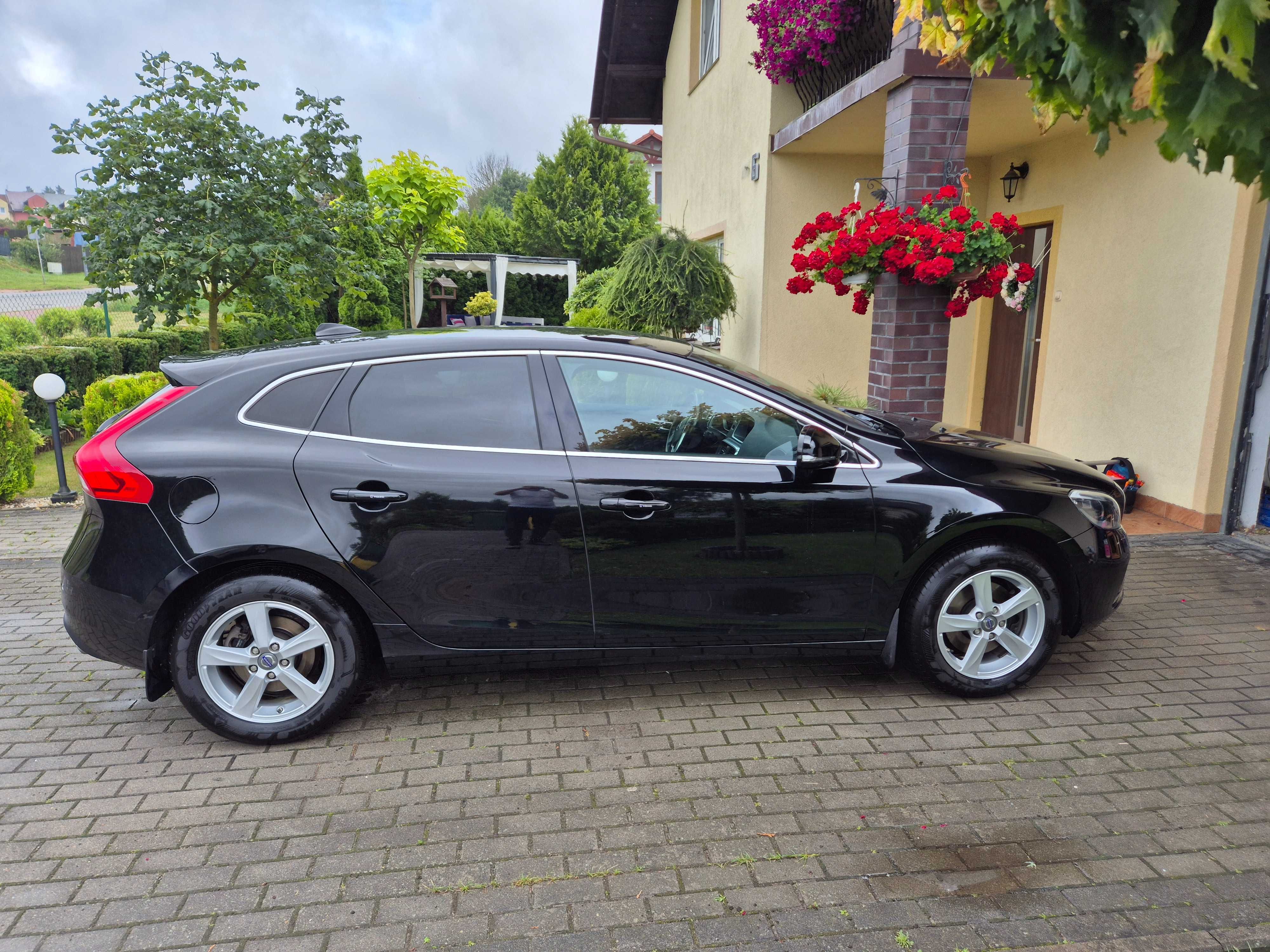 VOLVO V40 T3 Momentum