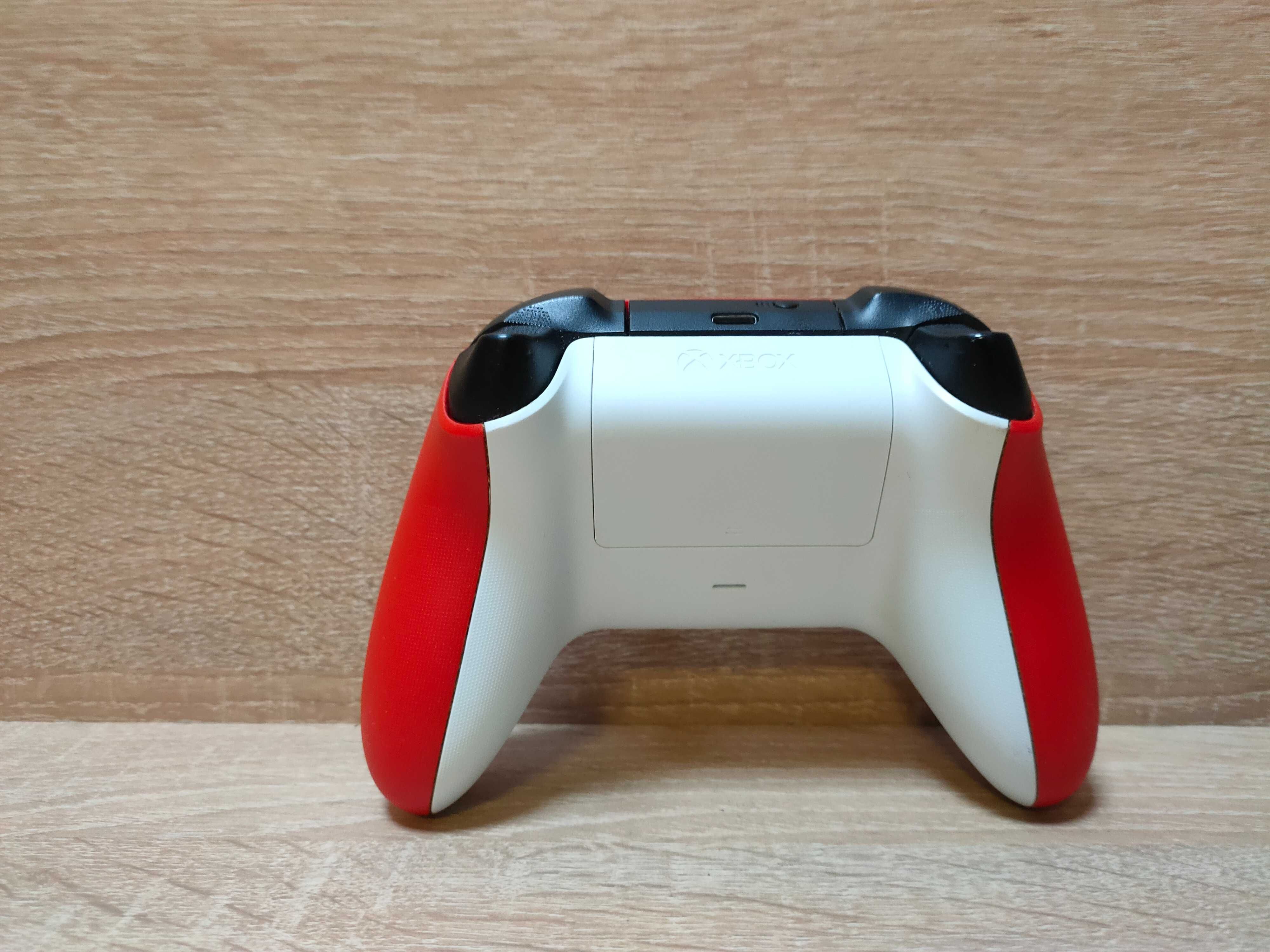 Kontroler Xbox Series Czerwono- Biały