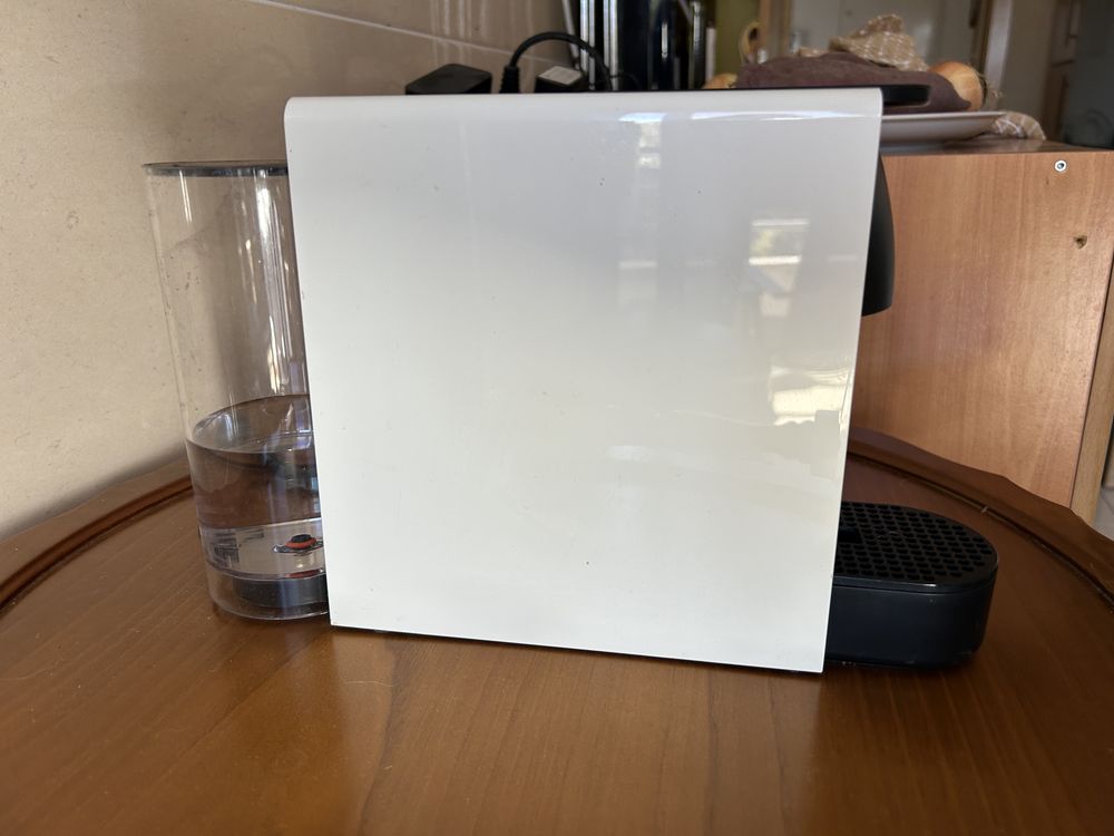 Máquina de Café Nespresso Essenza Mini Krups – Compacta e Prática