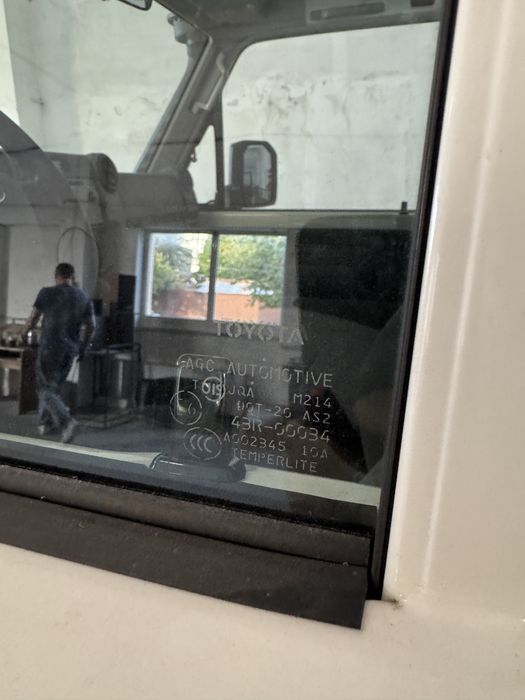 Скло бічне Toyota LC 78, 70, 79, 76