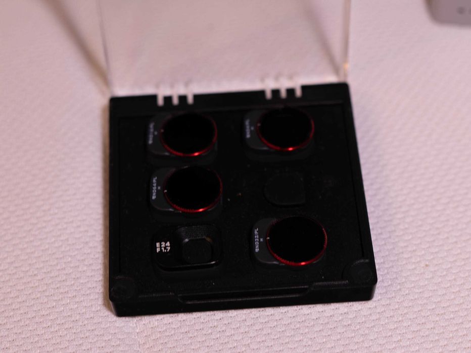 Dron DJI Mini 3 pro FLY MORE COMBO z aparaturą RC.