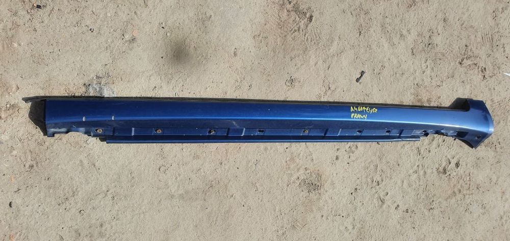 AUDI A4 B6 01/05r - listwa progowa prawa