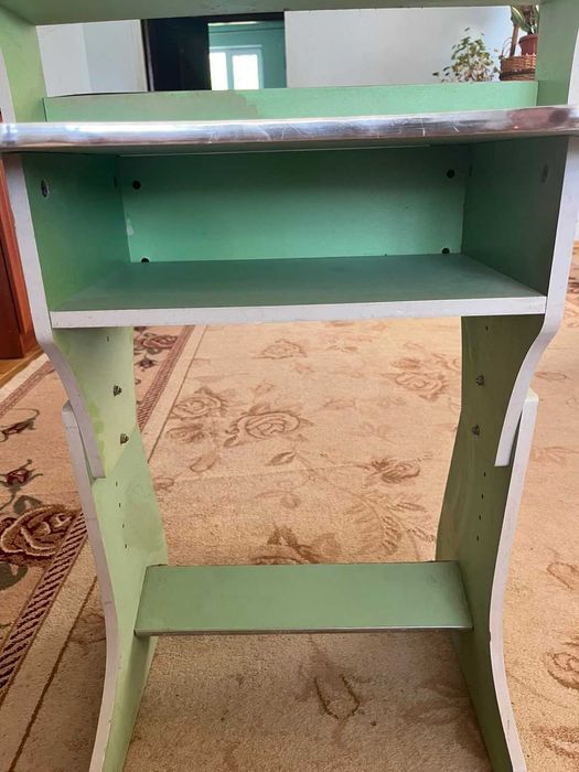 Стіл- парта дитяча, що зростає з дитиною