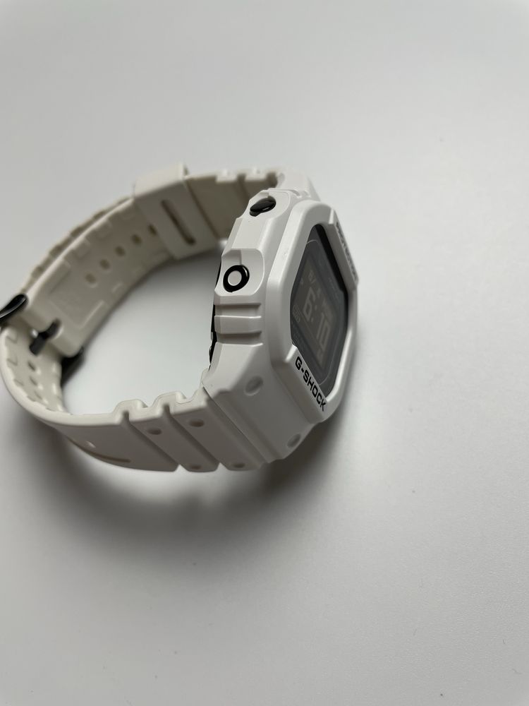 Чоловічий годинник Casio G-SHOCK DW-H5600-7ER